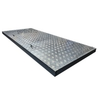 Крышка напольного люка с алюминиевым листом чечевица на скрытых петлях с газовыми амортизаторами и замком на заказ на лестницу в подвал